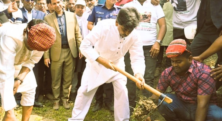 ডাকাতিয়া নদীর খাল পুনঃখননের উদ্বোধন করলেন কৃষিমন্ত্রী